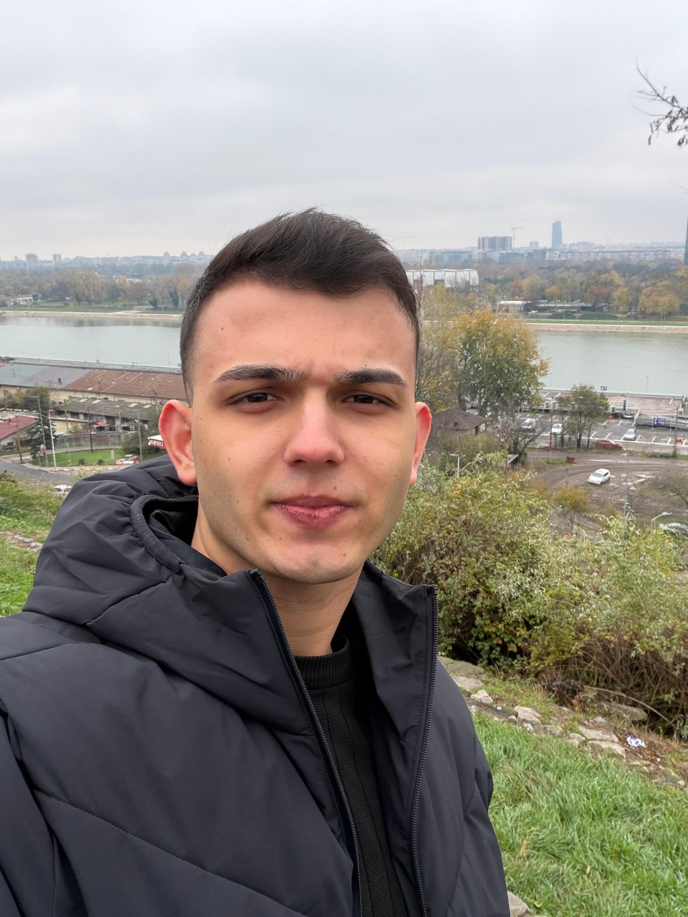 Alperen Bayar portre fotoğrafı